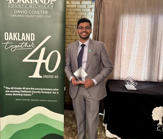 Hemanth Tadepalli receiving the Oakland 40 Under 40 award